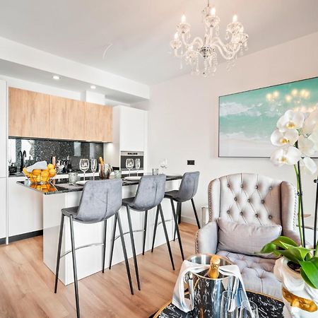 Puerto Banus Luxurious Apartment In The Heart Of The Port 马尔韦利亚 外观 照片