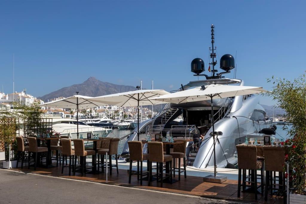 Puerto Banus Luxurious Apartment In The Heart Of The Port 马尔韦利亚 外观 照片