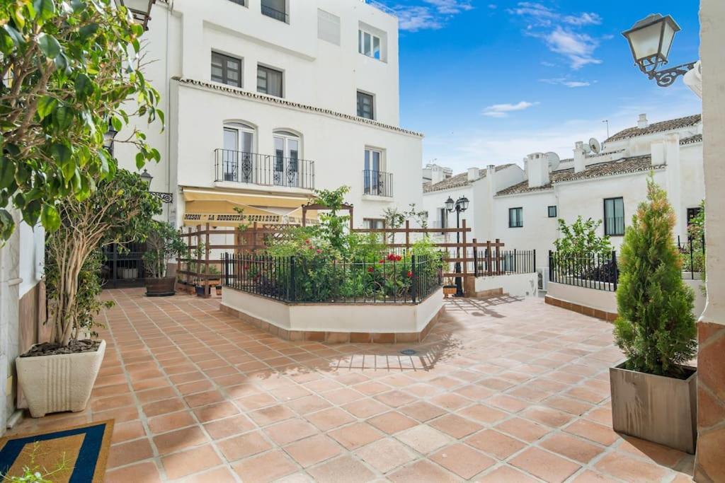 Puerto Banus Luxurious Apartment In The Heart Of The Port 马尔韦利亚 外观 照片