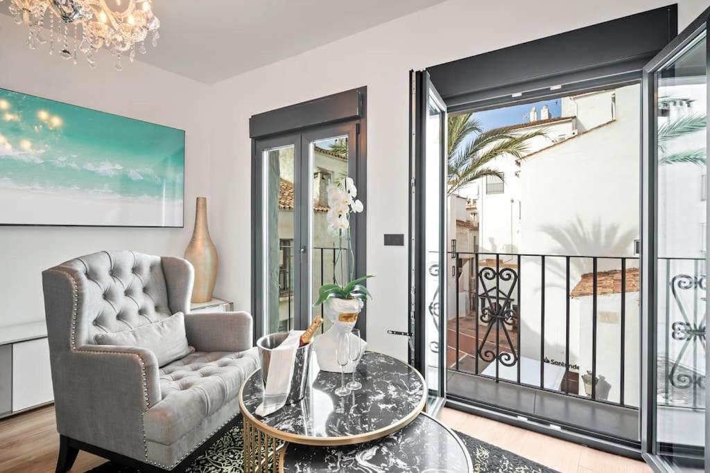 Puerto Banus Luxurious Apartment In The Heart Of The Port 马尔韦利亚 外观 照片