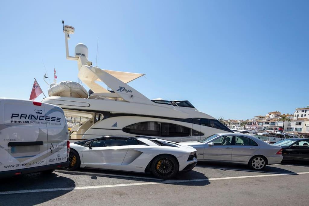 Puerto Banus Luxurious Apartment In The Heart Of The Port 马尔韦利亚 外观 照片