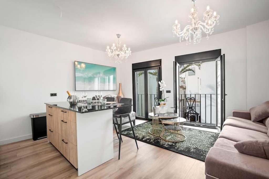 Puerto Banus Luxurious Apartment In The Heart Of The Port 马尔韦利亚 外观 照片
